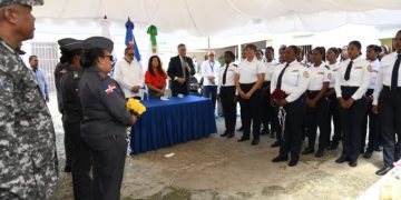 Agentes especializados asumen la custodia de menores en Villa Consuelo