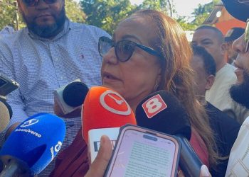 Gobierno asiste a familias afectadas por avería en tubería de Sabana Iglesia y evalúa posible reubicación