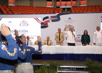 Presidente Abinader juramenta 865 nuevos agentes para fortalecer el control migratorio en todo el país