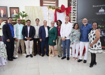 Director de Prensa de la Presidencia resalta rol de periodistas y comunicadores en la democracia durante encuentro en Santiago