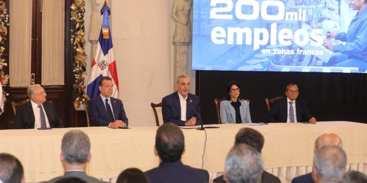 Presidente Abinader celebra cifra récord de 200,134 empleos directos en zonas francas
