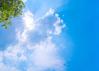 Buen tiempo predomina en gran parte del país, con chubascos aislados por viento del noreste