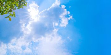 Buen tiempo predomina en gran parte del país, con chubascos aislados por viento del noreste