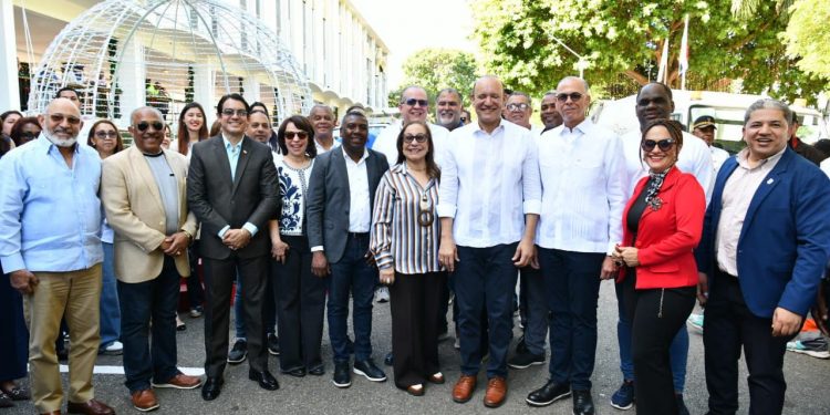 Alcalde Ulises Rodríguez pone en marcha en Santiago el programa “Limpieza Navideña Eco5RD” para garantizar una ciudad limpia en las fiestas