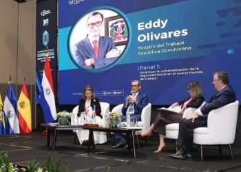 Ministro dice se aprobará el Código de Trabajo y después se reformará la seguridad social