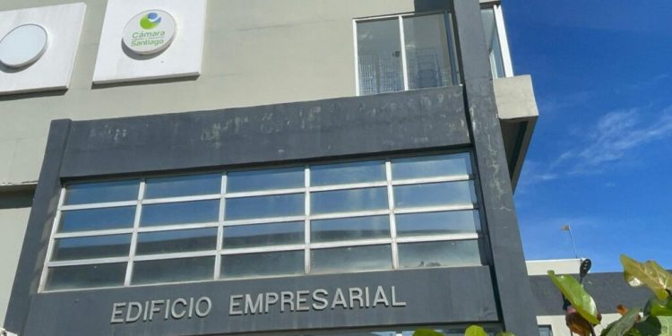 Cámara de Comercio de Santiago califica de bochornoso caso del sector salud