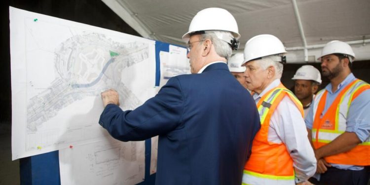 Abinader supervisa avances del túnel en la Plaza de la Bandera