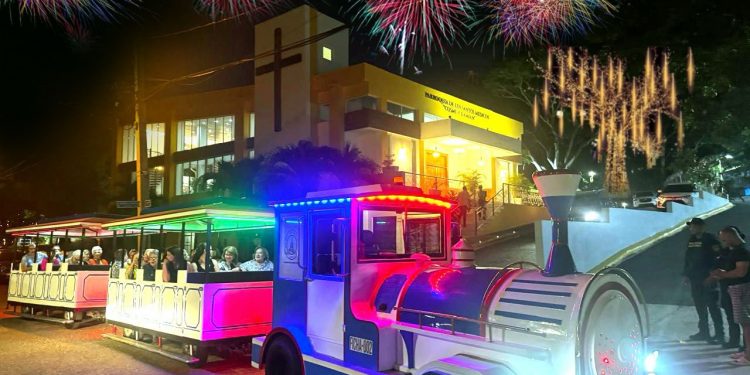 El Tren Turístico de Santiago conquista la Navidad y se perfila como nuevo ícono de la ciudad