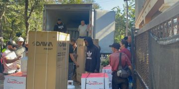 Asistencia Social entrega alimentos y ajuares a familias de La Zanja afectadas por explosión de tubería matriz