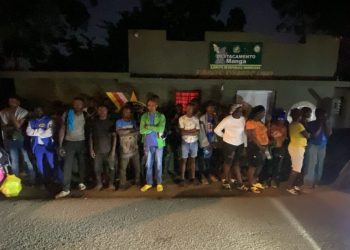 Ejército intercepta 30 extranjeros indocumentados y retiene motocicletas en Guayubín, Montecristi