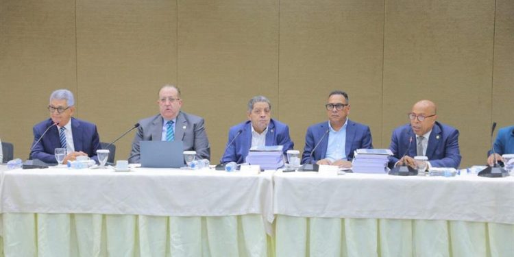 Comisión de legisladores aprueba informe del Presupuesto 2026 sin incluir la indexación salarial