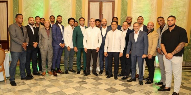 Presidente Luis Abinader se reúne con estrellas de Grandes Ligas