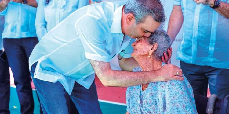 Abinader asigna 4,347 pensiones de septiembre a octubre