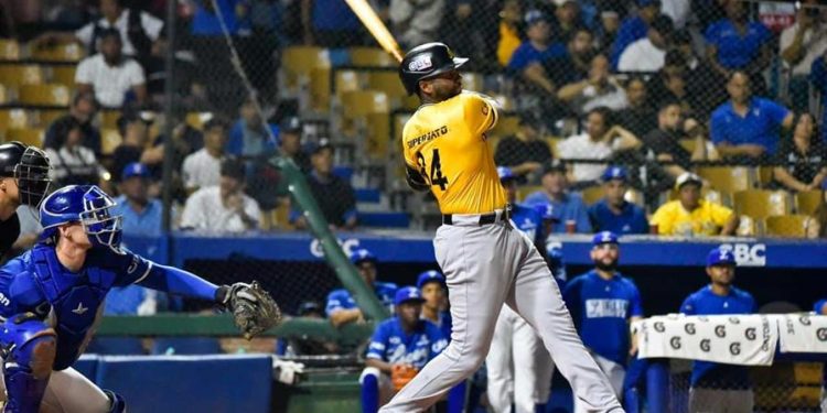 Las Águilas frenan al Licey y alcanzan su victoria 24