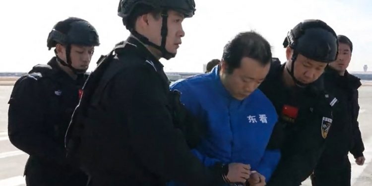 Magnate chino con inversiones en RD es extraditado desde Camboya acusado de ciberdelincuencia