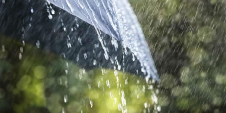 Aguaceros con tronadas en RD por vaguada