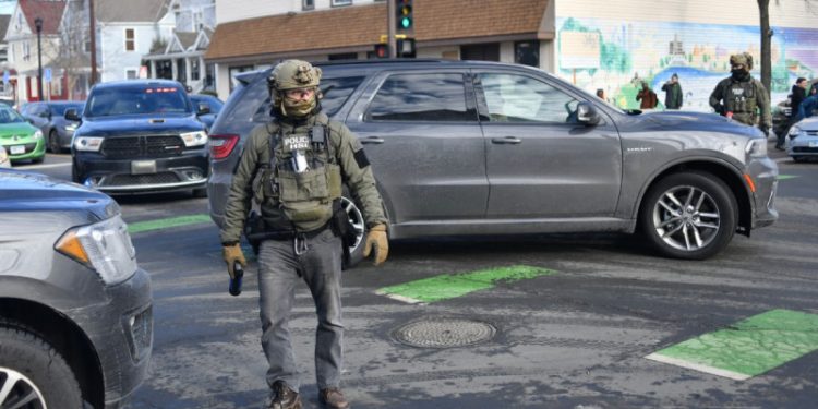 Arrestos de latinos sin historial criminal en EEUU se sextuplicó con Trump