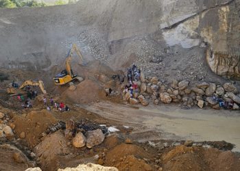 Defensa Civil trabaja en rescate de hombre atrapado en derrumbe de Mina Los Fructuoso