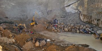 Defensa Civil trabaja en rescate de hombre atrapado en derrumbe de Mina Los Fructuoso