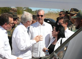 El presidente electo de Chile y Abinader echan un vistazo al muro fronterizo