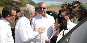 El presidente electo de Chile y Abinader echan un vistazo al muro fronterizo