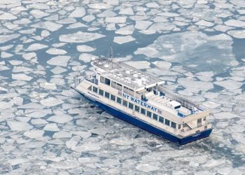 Ferry de Nueva York suspende sus rutas por los ríos congelados