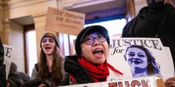 Suspenden a dos agentes de ICE mataron a balazos a dos personas en Mineápolis