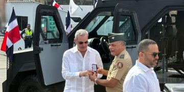 Abinader encabeza presentación de "FURIA", el primer vehículo militar blindado y ensamblado en RD