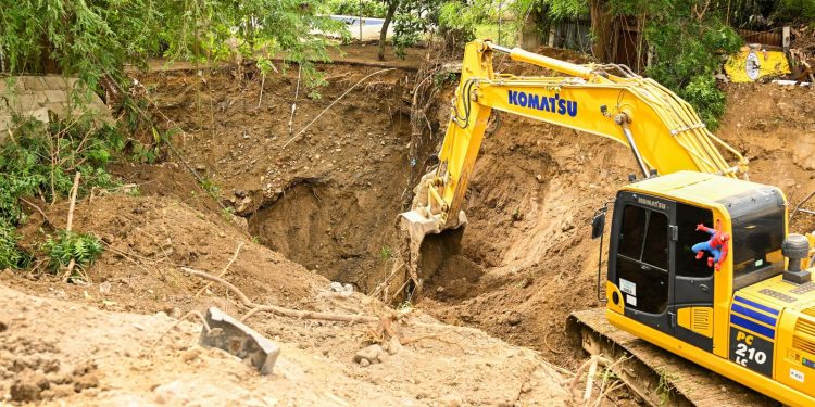 Alcaldía de Santiago interviene Cañada de la Julia para solucionar histórico problema de inundaciones en Reparto Oquet