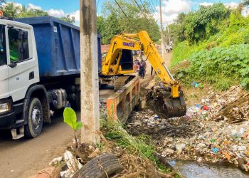 La Alcaldía de Santiago realizó este sábado un operativo para el saneamiento de la cañada de Don Pedro con el fin de evitar futuras inundaciones urbanas