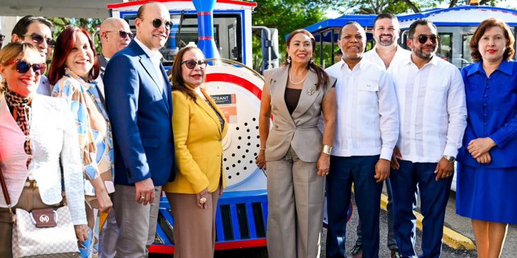 Inauguran oficialmente el Roco Tren Turístico de Santiago desde el Gran Teatro del Cibao