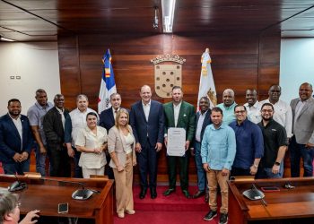 Ayuntamiento de Santiago declara Hijo Adoptivo al ex lanzador de Grandes Ligas Yunesky Maya