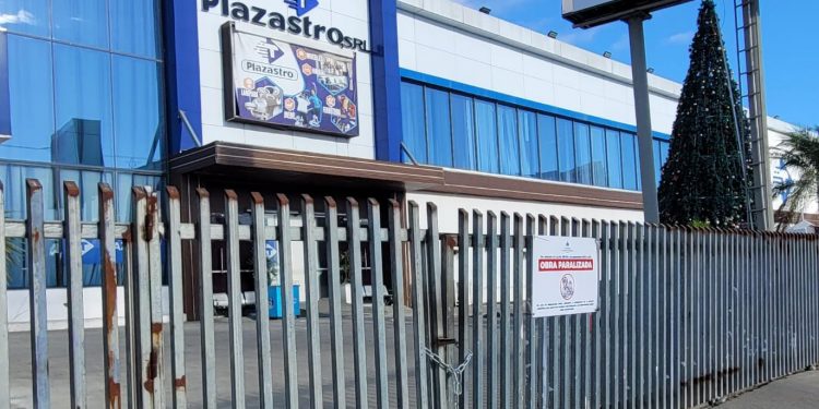 Comercios chinos con alegadas fallas estructurales ya tienen cuatro meses cerrados