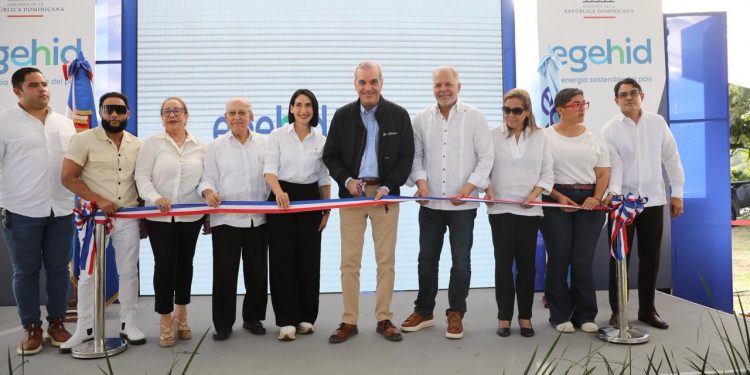 Abinader destaca avances en infraestructura y atención social en comunidades de la Sierra; inaugura carretera Guardarraya