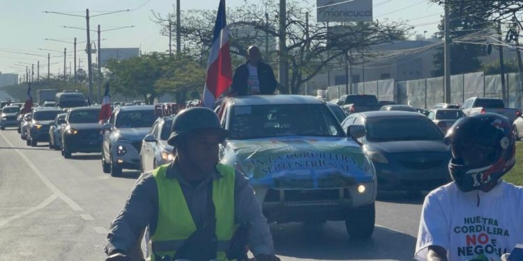 Sectores religiosos, ecologistas y sociales marchan en Santiago contra explotación de la Cordillera Septentrional