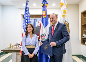 Alcalde Ulises Rodríguez recibe visita de la embajadora de Estados Unidos y la vicepresidenta Raquel Peña en Santiago