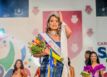 Stefany Guzmán es coronada Reina del Carnaval de Santiago 2026