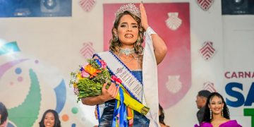 Stefany Guzmán es coronada Reina del Carnaval de Santiago 2026