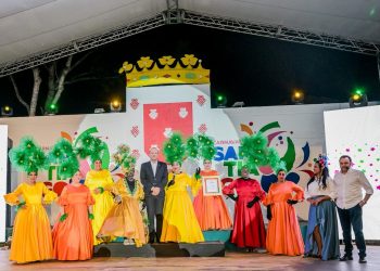 Alcaldía de Santiago da el "Banderazo de Honor": Lanza oficialmente el Carnaval de Santiago 2026