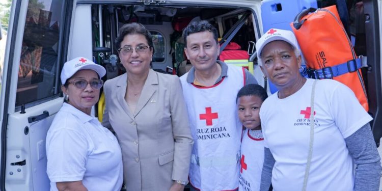 Abinader entrega ambulancia a Cruz Roja-Dajabón, tras solicitud del doctor Víctor Hugo Carrasco