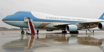 Avión de Trump sufre "problema eléctrico menor" y será reemplazado para viajar a Davos