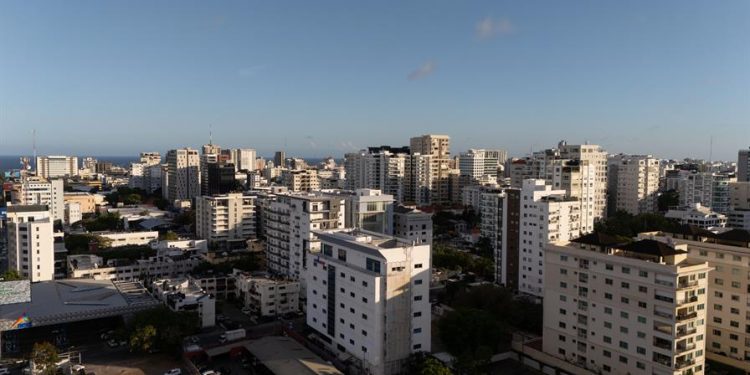 República Dominicana crecerá 4.5 % en 2026 si atrae mayor inversión y exportaciones