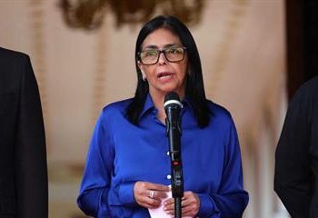 Delcy Rodríguez considera "vergonzoso" que un venezolano agradezca el ataque de EE. UU.