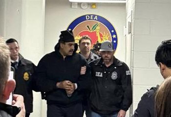 Trump anuncia que EE. UU. gobernará Venezuela tras derrocar a Maduro en medio de bombardeos