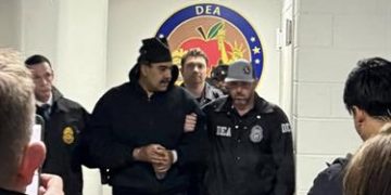 Trump anuncia que EE. UU. gobernará Venezuela tras derrocar a Maduro en medio de bombardeos