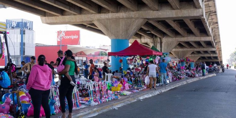 Entre juguetes y contradicciones: el debate nacional por un Día de Reyes inamovible