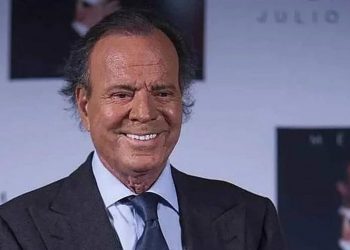 El Gobierno español pide ir "hasta el final" en denuncia a Julio Iglesias por agresión sexual