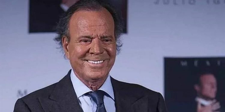 El Gobierno español pide ir "hasta el final" en denuncia a Julio Iglesias por agresión sexual