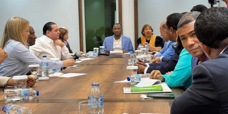 Si empresarios y trabajadores no logran acuerdo, el Congreso se impondría con la reforma laboral