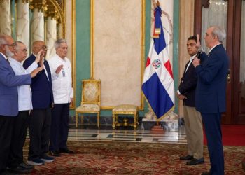 Abinader juramenta comisión de veeduría para supervisar obras deportivas financiadas con recursos recuperados de la corrupción